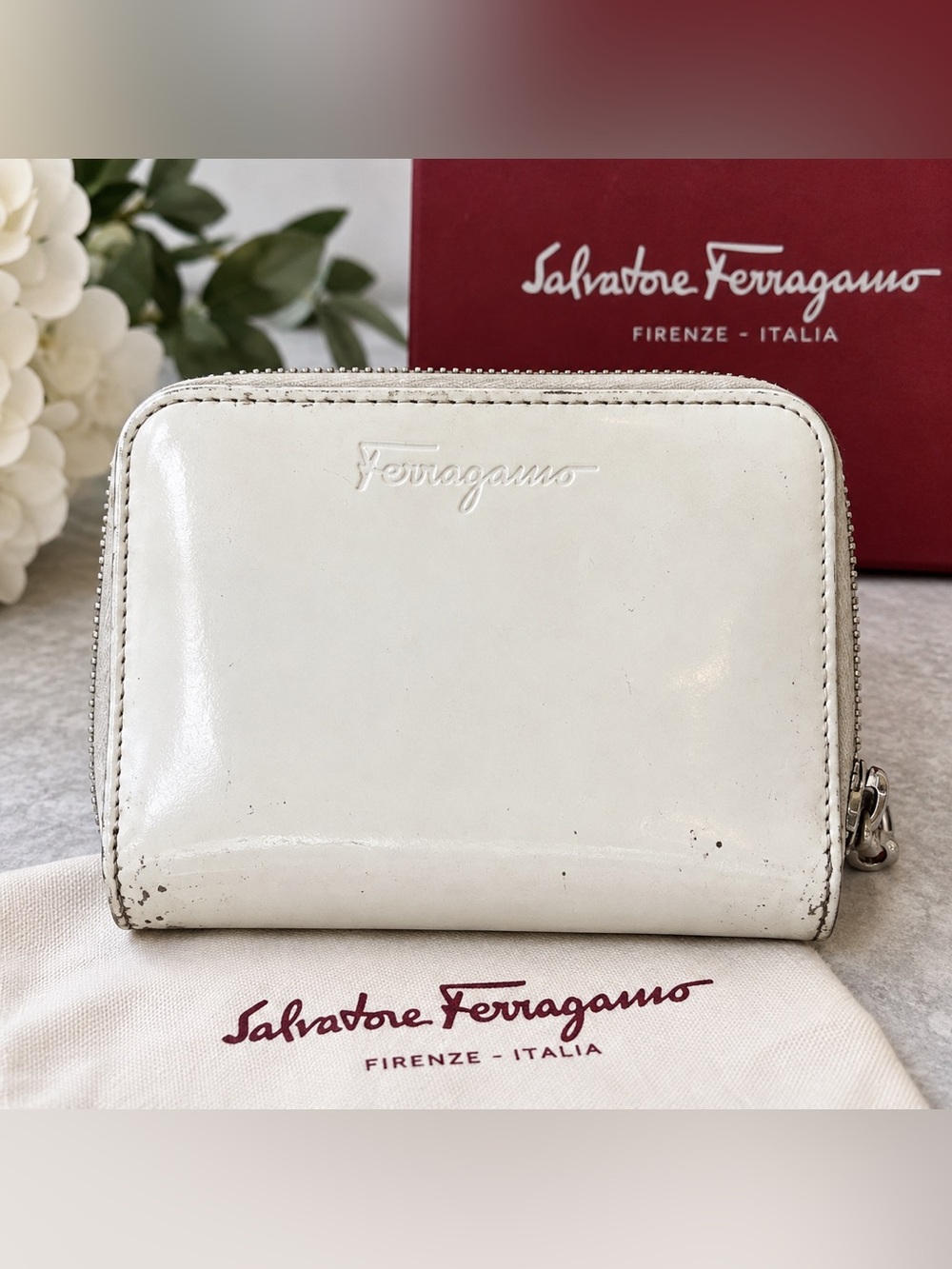 Salvatore Ferragamo Gancini White Calfskin Leather Zip Wallet Authentic
